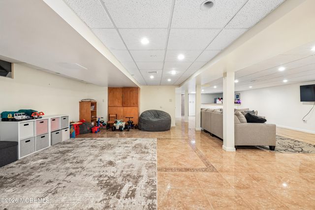 20 Sunrise Circle, Holmdel, NJ 07733