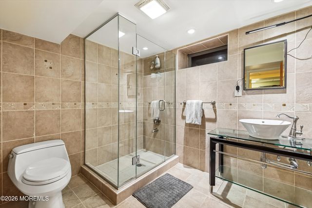 20 Sunrise Circle, Holmdel, NJ 07733