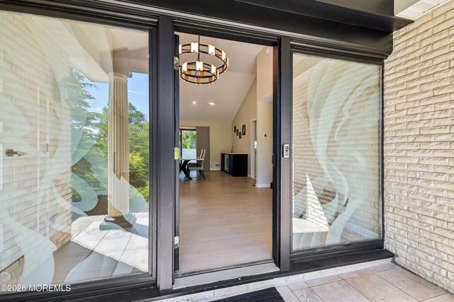20 Sunrise Circle, Holmdel, NJ 07733
