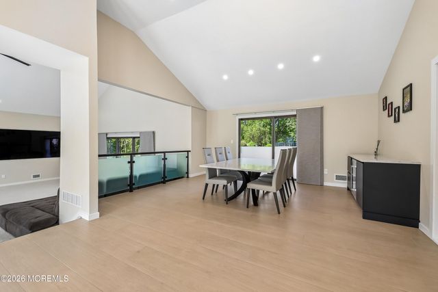 20 Sunrise Circle, Holmdel, NJ 07733