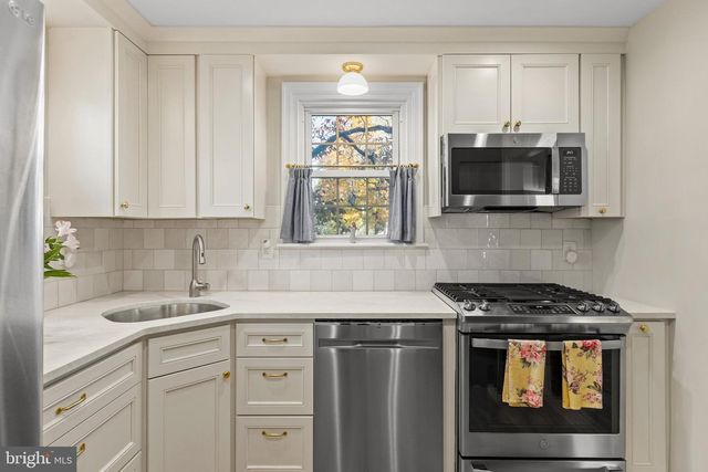 182 S NORWINDEN DR, Springfield, PA 19064