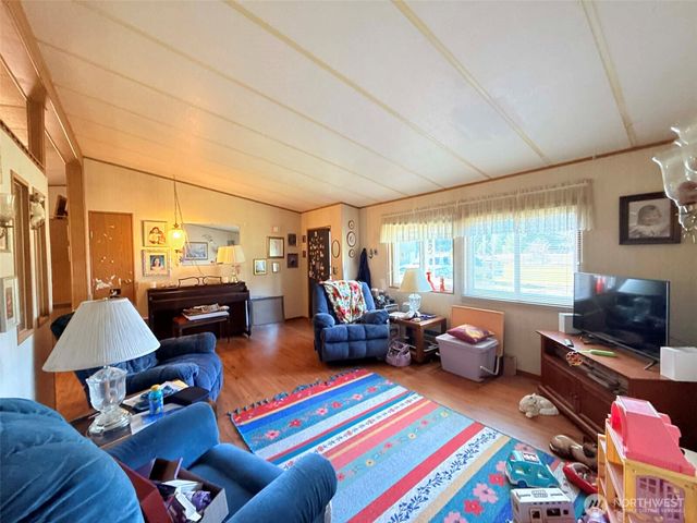 34 Meadowood Drive, Elma, WA 98541