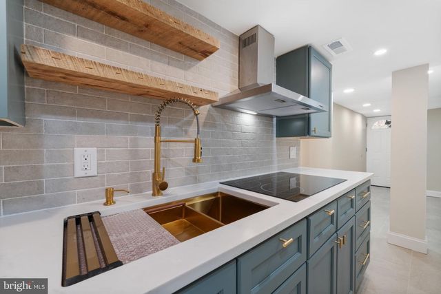 6027 WOODCREST AVE, Philadelphia, PA 19131