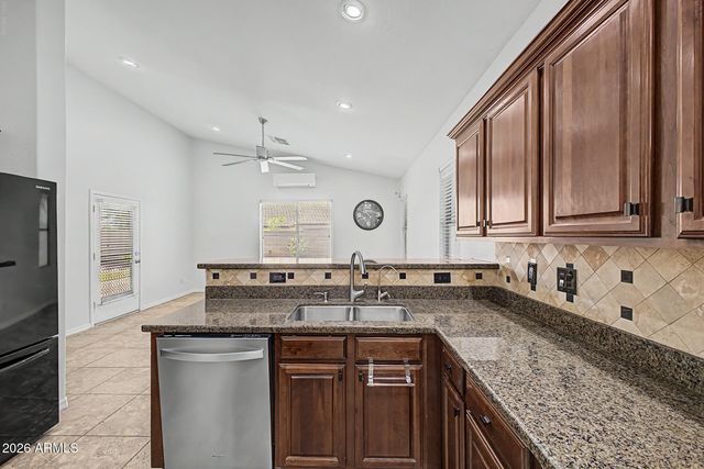 2021 E INDIGO Drive, Chandler, AZ 85286