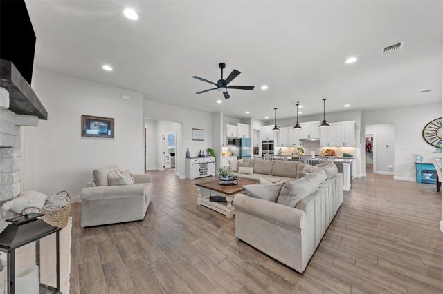 979 Inka RD, Salado, TX 76571