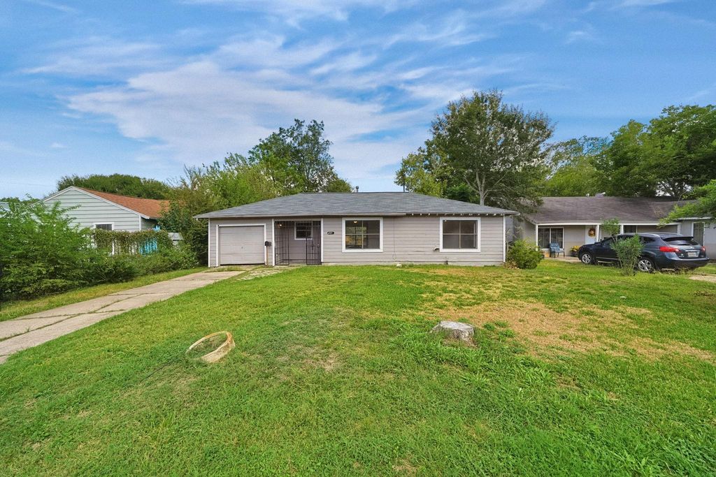 5851 Southtown Street, Houston, TX 77033