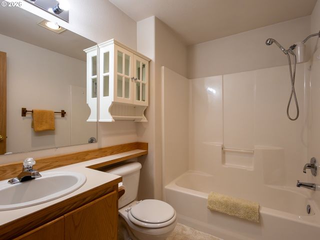 14703 Nw 7TH Pl, Vancouver, WA 98685