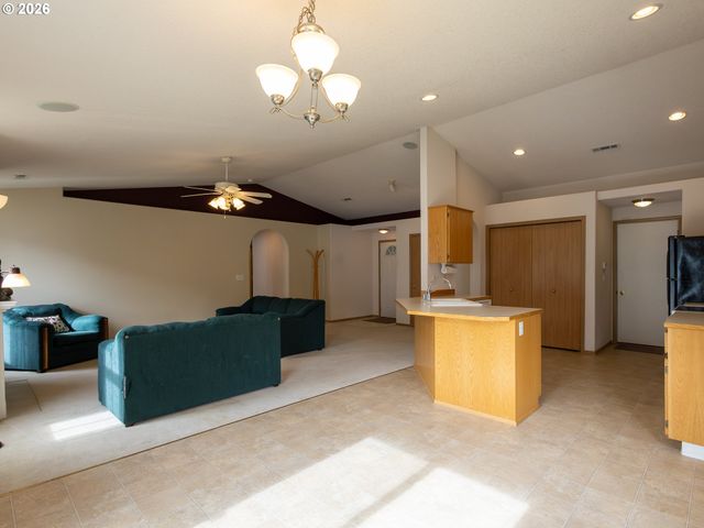 14703 Nw 7TH Pl, Vancouver, WA 98685