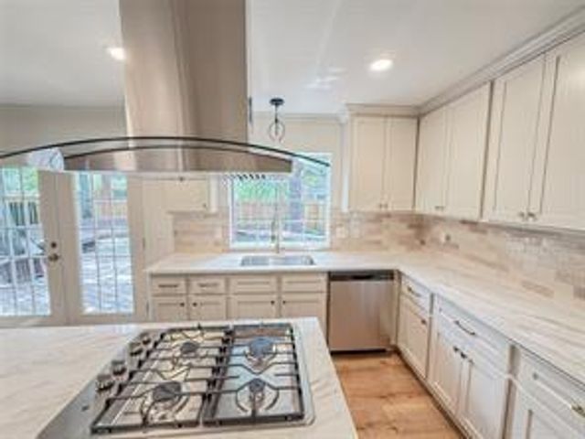 150 Rushwing Place, The Woodlands, TX 77381