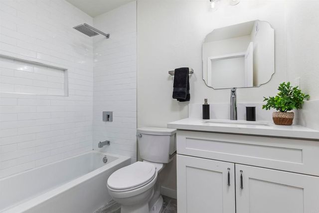 6548 Bantam Lake Circle, San Diego, CA 92119