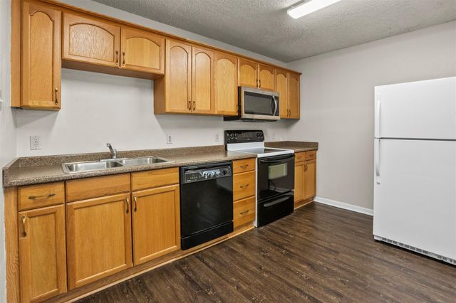 206 S Fenner Avenue, Cleveland, TX 77327