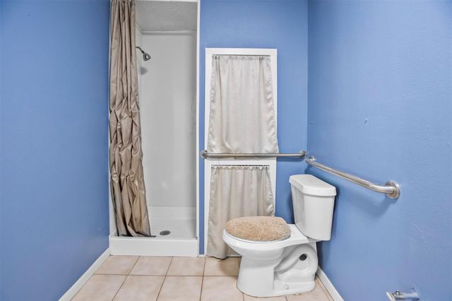 206 S Fenner Avenue, Cleveland, TX 77327