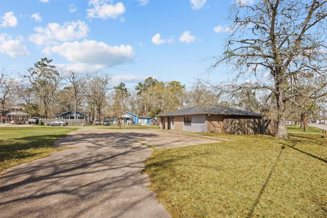 206 S Fenner Avenue, Cleveland, TX 77327