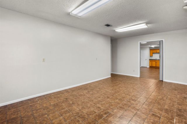 206 S Fenner Avenue, Cleveland, TX 77327