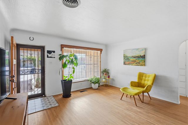 409 Valencia Drive NE, Albuquerque, NM 87108