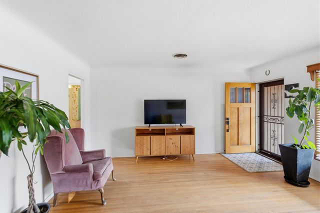 409 Valencia Drive NE, Albuquerque, NM 87108