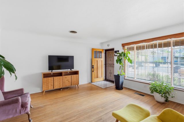 409 Valencia Drive NE, Albuquerque, NM 87108
