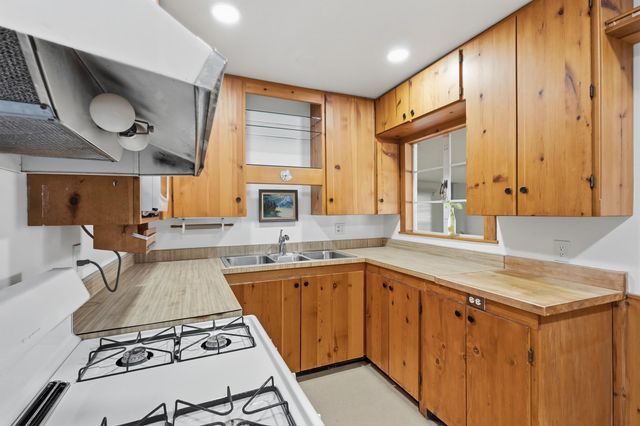 409 Valencia Drive NE, Albuquerque, NM 87108