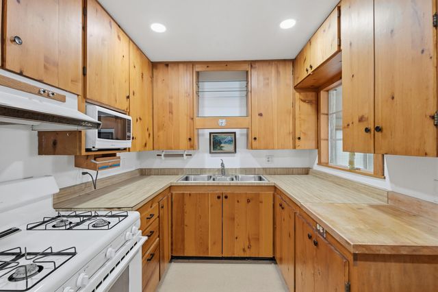 409 Valencia Drive NE, Albuquerque, NM 87108