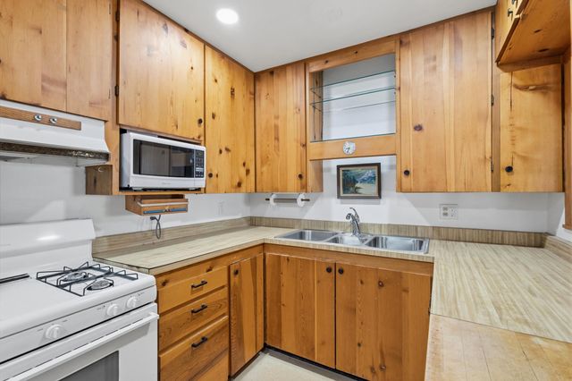 409 Valencia Drive NE, Albuquerque, NM 87108