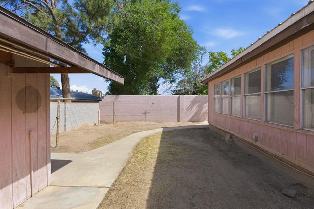 409 Valencia Drive NE, Albuquerque, NM 87108