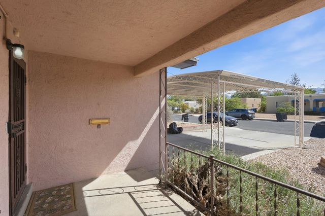 409 Valencia Drive NE, Albuquerque, NM 87108