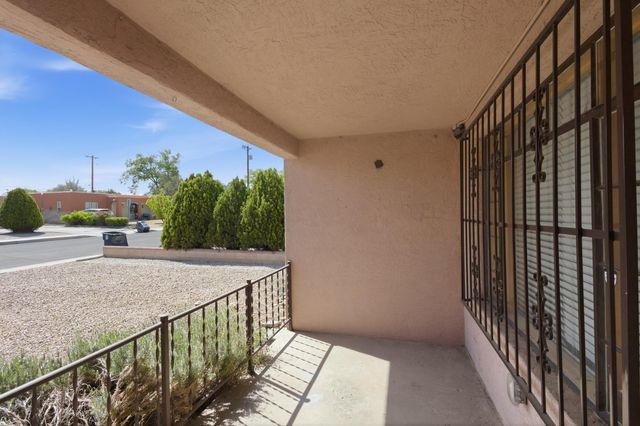 409 Valencia Drive NE, Albuquerque, NM 87108