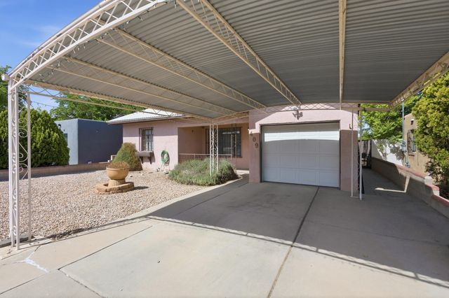 409 Valencia Drive NE, Albuquerque, NM 87108