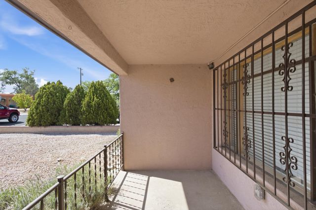 409 Valencia Drive NE, Albuquerque, NM 87108