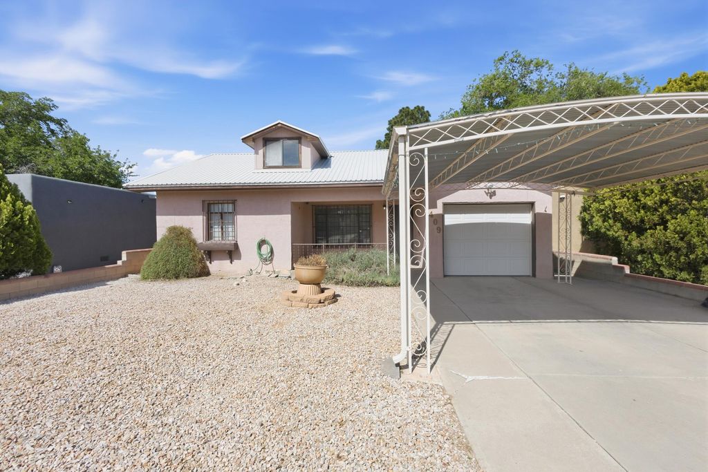 409 Valencia Drive NE, Albuquerque, NM 87108