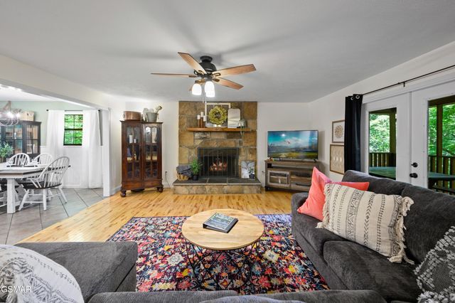 2360 Cove Mountain Lane, Sevierville, TN 37862