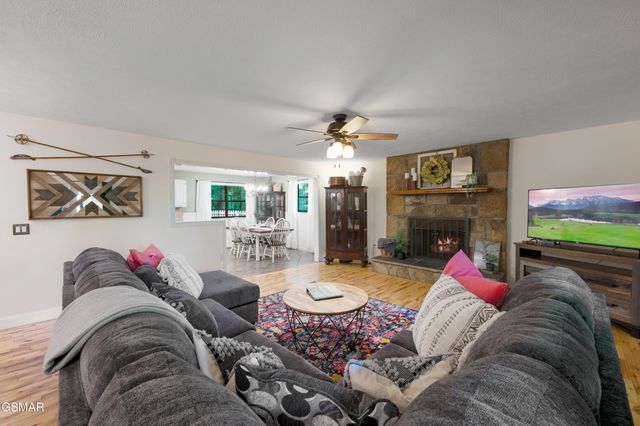 2360 Cove Mountain Lane, Sevierville, TN 37862