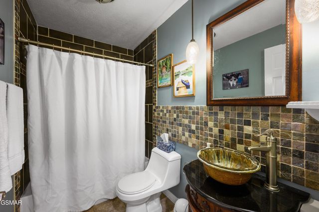 2360 Cove Mountain Lane, Sevierville, TN 37862