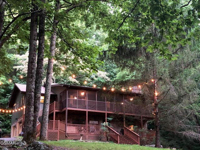 2360 Cove Mountain Lane, Sevierville, TN 37862