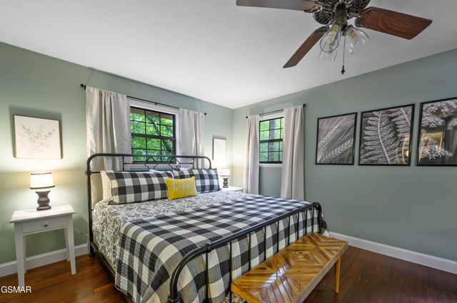 2360 Cove Mountain Lane, Sevierville, TN 37862