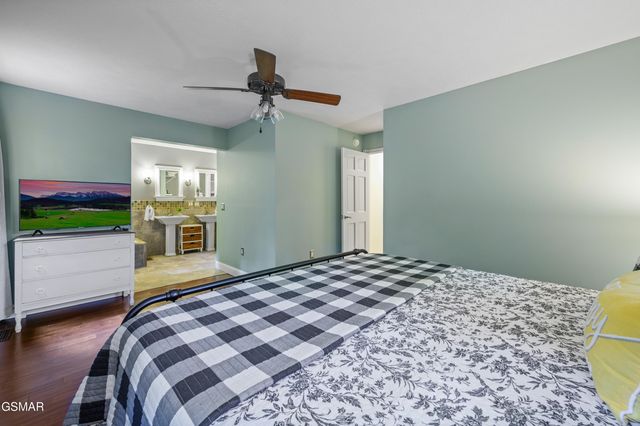 2360 Cove Mountain Lane, Sevierville, TN 37862