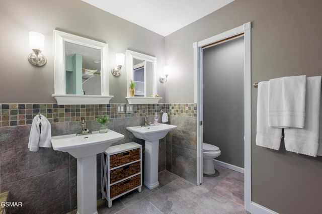 2360 Cove Mountain Lane, Sevierville, TN 37862