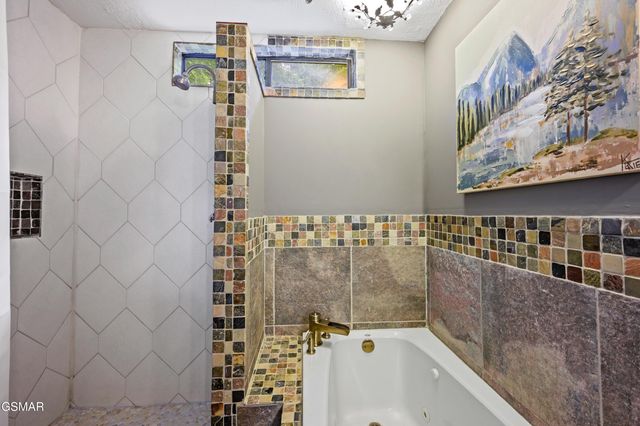 2360 Cove Mountain Lane, Sevierville, TN 37862