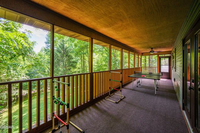 2360 Cove Mountain Lane, Sevierville, TN 37862