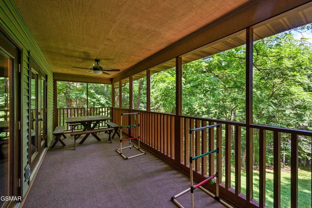 2360 Cove Mountain Lane, Sevierville, TN 37862