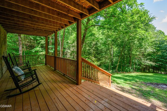 2360 Cove Mountain Lane, Sevierville, TN 37862
