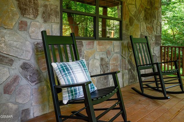 2360 Cove Mountain Lane, Sevierville, TN 37862