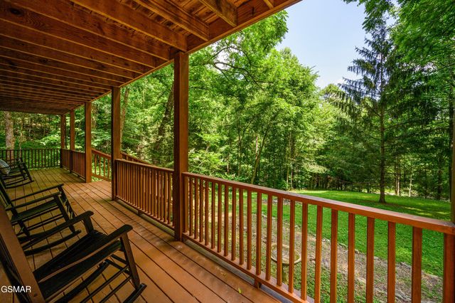 2360 Cove Mountain Lane, Sevierville, TN 37862