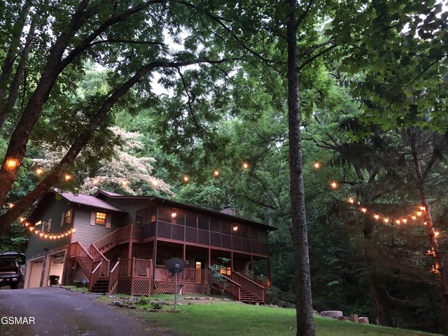 2360 Cove Mountain Lane, Sevierville, TN 37862