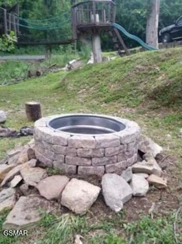 2360 Cove Mountain Lane, Sevierville, TN 37862