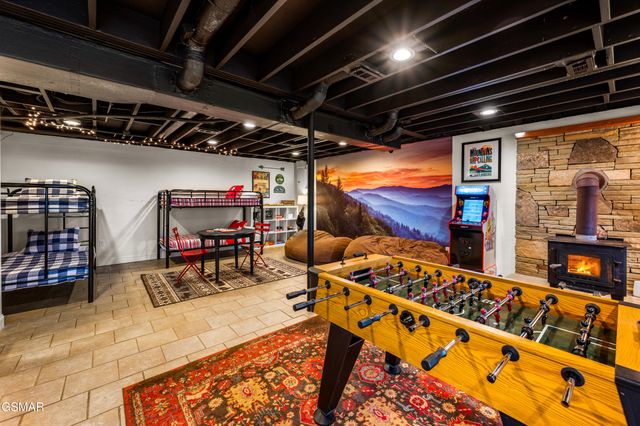 2360 Cove Mountain Lane, Sevierville, TN 37862