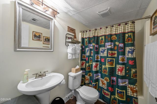 2360 Cove Mountain Lane, Sevierville, TN 37862