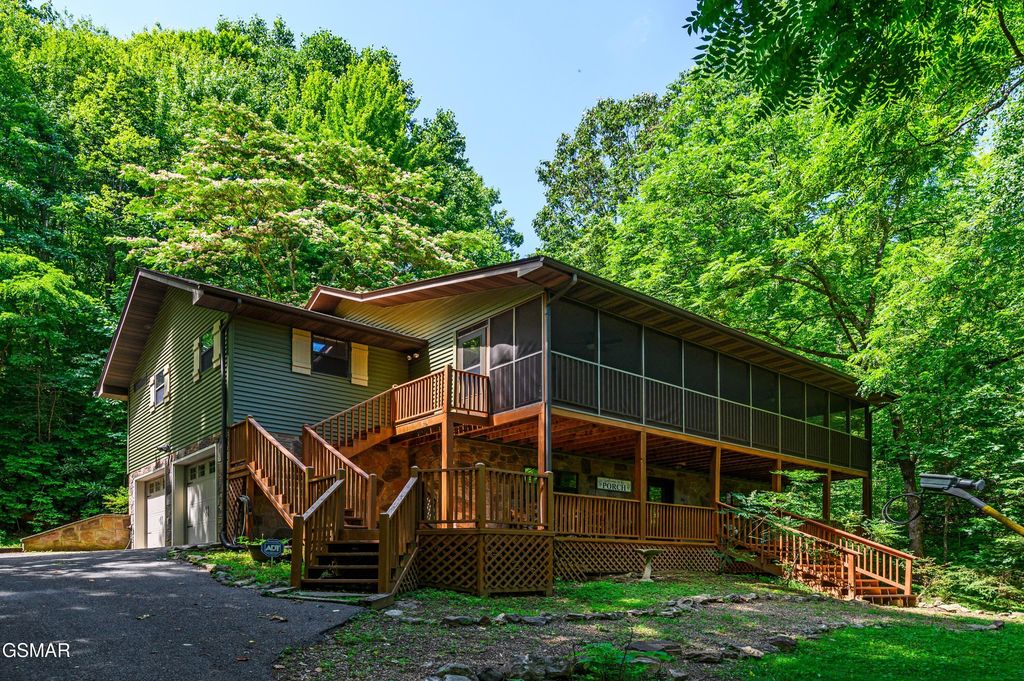 2360 Cove Mountain Lane, Sevierville, TN 37862