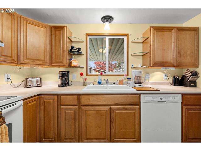 10701 Se HIGHWAY 212 W6, Clackamas, OR 97015