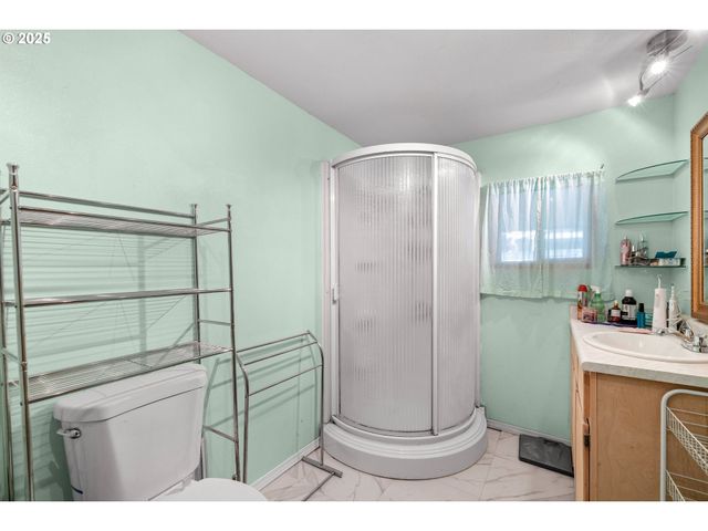 10701 Se HIGHWAY 212 W6, Clackamas, OR 97015